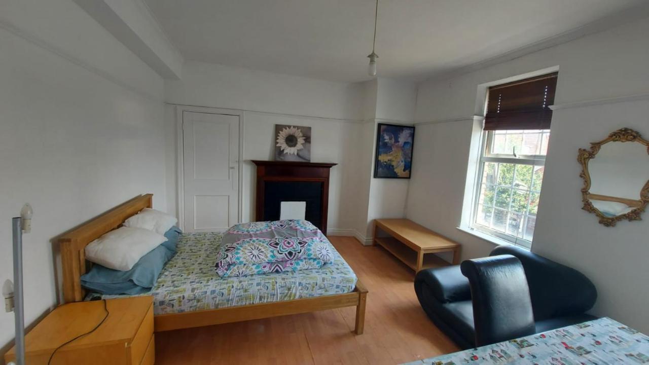 London Edgware Station Apartment Exteriér fotografie