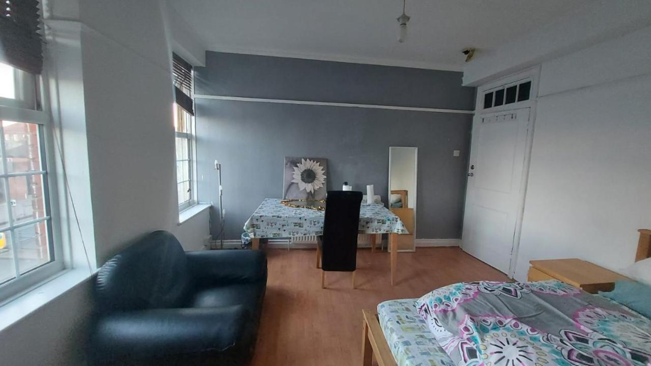 London Edgware Station Apartment Exteriér fotografie